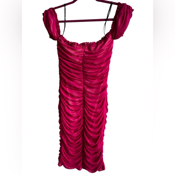 Elegant Ruched Burgundy Dress by Lulu’s , size by measurement XS not M Bodycon - Picture 1 of 6